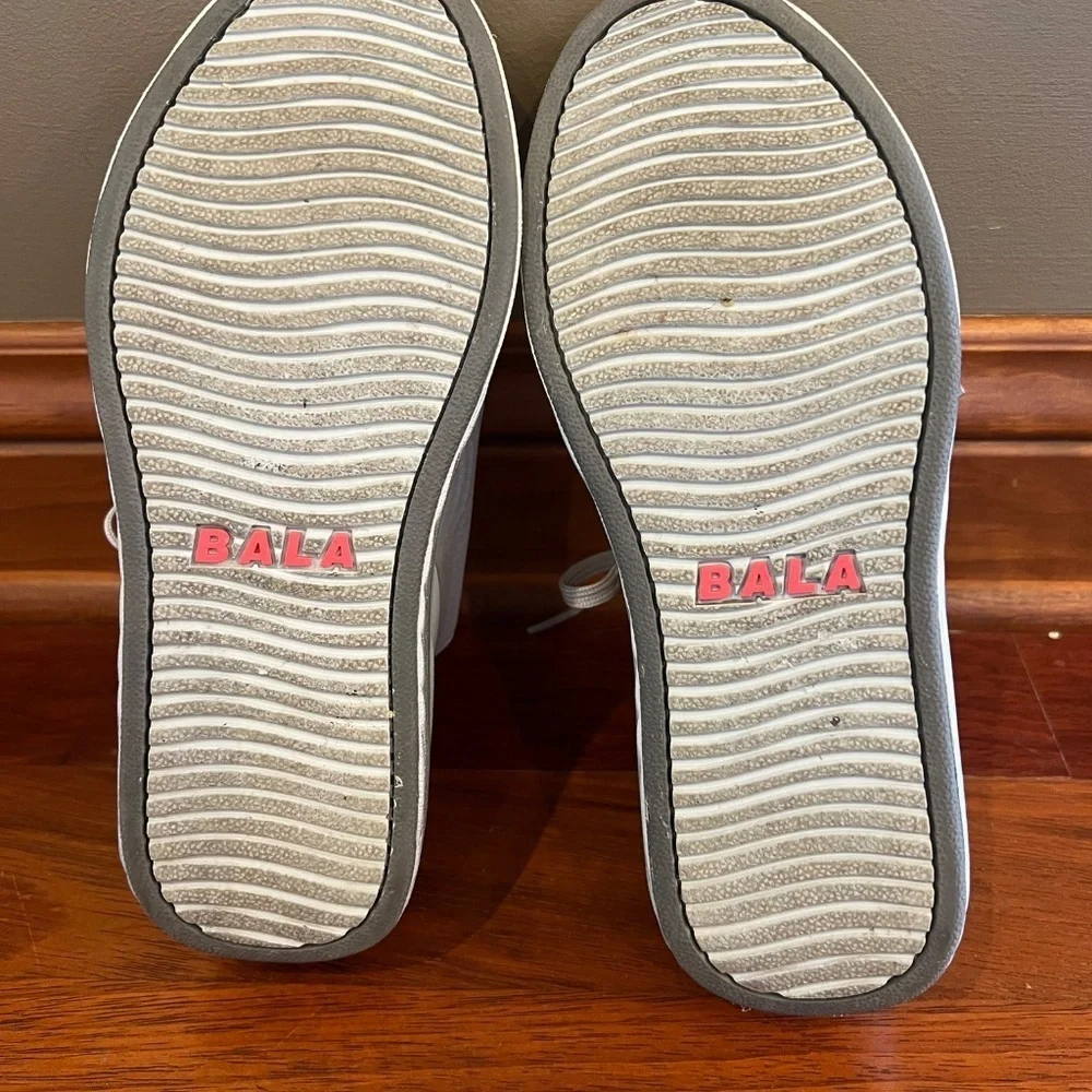 Bala Twelves Nurse Sneakers Gray Athletic Shoes, Size 7.5 Women, 6.5 Men